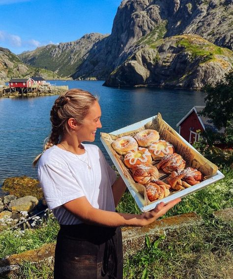 Fresh Buns, Cozy Bakery, Iceland Packing, Nordic Lifestyle, Best Feeling, Happy Faces, Dream Day, Travel Van, Nordic Living