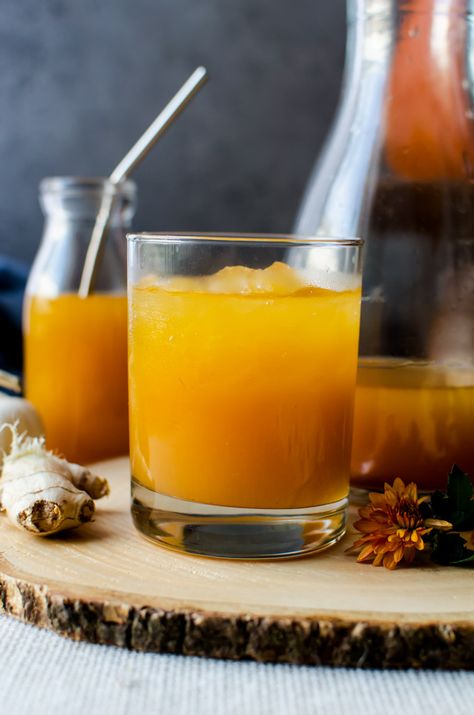 Enjoy pumpkin shrubs - its like fall in a glass Shrub Drink, Shrub Recipe, Cookie Recipes Chewy, Holiday Baking Recipes, Tom Collins, Easy Drink Recipes, Cocktail Mixers, Cocktail Drink, Doughnut Recipe