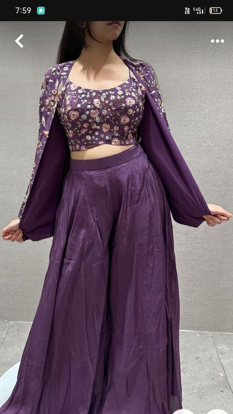 Party Dress Outfit, Fancy Short Dresses, Haldi Outfits, Model Blouse Designs, Simple Lehenga, Long Gown Design, Simple Frocks, Fashionable Saree, Lehenga Designs Simple