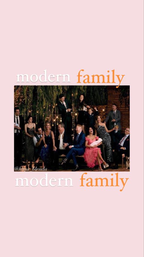 Modern Family Lockscreen, Modern Family Wallpaper Aesthetic, Wallpaper Modern Family, Family Aesthetic Wallpaper, Modern Family Wallpaper, Modern Family Aesthetic, Wallpaper Aesthetic Quotes, Modern Family Funny, Family Wallpaper