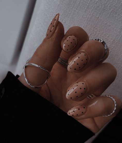 Amazing Nail Art Designs, Pretty Fingers, Dot Nail Designs, Amazing Nail Art, Nail Goals, Nagellack Trends, Nails Now, Minimal Nails, Dots Nails