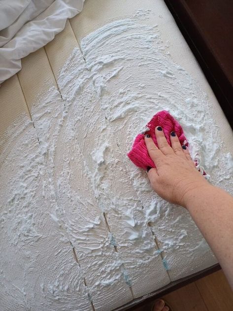 Diy Mattress Cleaner Deep Cleaning, How To Sanitize A Mattress, Diy Matress Cleaner Deep Cleaning, Cleaning A Temperpedic Mattress, Clean Memory Foam Mattress, Diy Mattress, Mattress Stains, Clean Shave, Mattress Cleaning