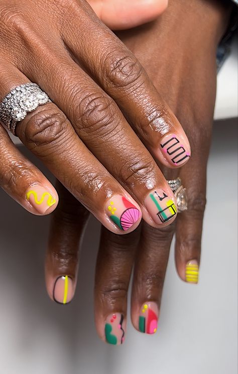 #nails #nailart #nailsdesign #shortnaildesigns #naturalnails #summernails #colorfulnails Abstract Short Square Nails, Miami Nails Ideas Short, Funky Short Nails Art Designs, Happy Nails Designs, Short Manicure Designs, Abstract Nails Short, Tomboy Nails, Modern Nail Designs, Spirit Fingers