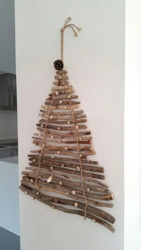 Tree Stick Crafts, Stick Xmas Tree, Crafts With Natural Materials, Driftwood Trees Christmas, Driftwood Trees Diy, Christmas Driftwood Ideas, Sticks Christmas Tree, Driftwood Christmas Decorations, Christmas Decor Bathroom