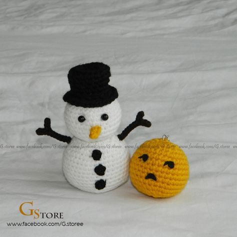 Snowman Amigurumi Free Pattern – G store Gallery Snowman Amigurumi, Knit Christmas Ornaments, Sunburst Granny Square, Small Snowman, Crochet Snowman, Crochet Table, Crochet Shop, Snowmen Patterns, Holiday Crochet