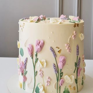 Piped Floral Cake, Floral Cake Birthday, 30th Birthday Cake For Women, Wildflower Cake, 90th Birthday Cakes, Cake With Flowers, Gourmet Cakes, 30 Birthday Cake, Elegant Birthday Cakes