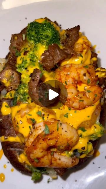 BLACK FOODIE FINDER ® on Instagram: "This Loaded Baked Potato tutorial 😮‍💨🔥🥔⁣ ⁣ Potato stuffing :⁣ Melted butter and minced garlic ⁣ Kinders garlic butter seasoning ⁣ Black peppercorn⁣ Mixed shredded cheese ⁣ *topped with melted cheese, broccoli, shrimp and steak*⁣ ⁣ Meat seasonings:⁣ Kinders garlic butter seasoning ⁣ Paprika ⁣ Kinders seafood blend ⁣ Fiesta Steak seasoning * only used this for the steak*⁣ ⁣ **** poke holes in the potato, cover in cooking oil, salt and pepper. Bake at 450 for 55 minutes***⁣ ⁣ (via @cookingwith_baddie )⁣ ⁣ —————————————————————⁣ 𝗙𝗼𝗹𝗹𝗼𝘄 @𝗯𝗹𝗮𝗰𝗸𝗳𝗼𝗼𝗱𝗶𝗲𝗳𝗶𝗻𝗱𝗲𝗿 & 𝗱𝗼𝘄𝗻𝗹𝗼𝗮𝗱 𝗼𝘂𝗿 𝗮𝗽𝗽 𝗳𝗼𝗿 𝗯𝗹𝗮𝗰𝗸 𝗲𝗮𝘁𝗲𝗿𝘆, 𝗰𝗵𝗲𝗳𝘀, 𝗿𝗲𝗰𝗶𝗽𝗲𝘀 & 𝗺𝗼𝗿𝗲. ⁣#𝗕𝗙𝗙📍⁣ —————————————————————⁣ 𝘍𝘰𝘳 𝘧𝘦𝘢𝘵𝘶𝘳𝘦𝘥 𝘴𝘶𝘣𝘮𝘪𝘴𝘴𝘪 Thanksgiving Steak Dinner Ideas, Garlic Steak And Shrimp, Loaded Baked Potato With Steak Bites, Shrimp And Broccoli Baked Potato, Loaded Baked Potato With Meat, Steak Baked Potato Dinners, Steak And Shrimp Stuffed Potatoes, Steak And Shrimp Loaded Baked Potato, Loaded Baked Potato Steak And Shrimp