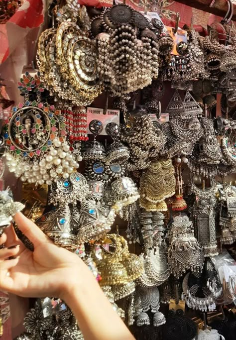 Jhumka Bareli Wala, Desi Pinterest, Desi Jewellery, Desi Things, Desi Vibes, Desi Love, Desi Aesthetics, Desi Fits, Asian Aesthetic