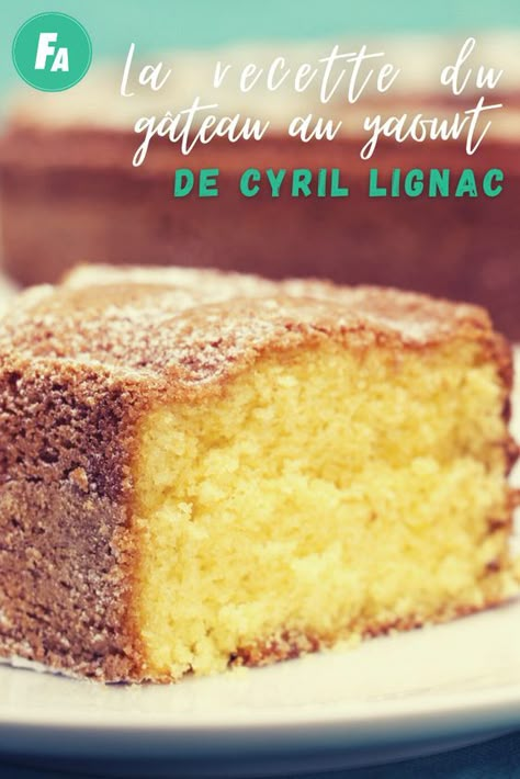 Idéal au goûter ou pour un dessert express, le gâteau au yaourt est un incontournable de la pâtisserie. Notre chef préféré Cyril Lignac propose sa propre version de ce gâteau traditionnel, revisité avec des zestes de citron ! Le plus ? Sa recette est très simple à réaliser ! Yogurt Cake Recipe, Dessert Express, Dessert Simple, Yogurt Cake, Baked Salmon Recipes, Pineapple Upside Down Cake, Quick Desserts, Beignets, Cake Cookies