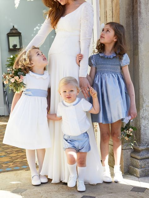 Perfect Family Aesthetic, Classy Family, Matching Kids Outfits, Baby Announcement Pictures, Kids Dress Wear, Elegant Baby, Royal Outfits, Baby Family, Pink Outfits