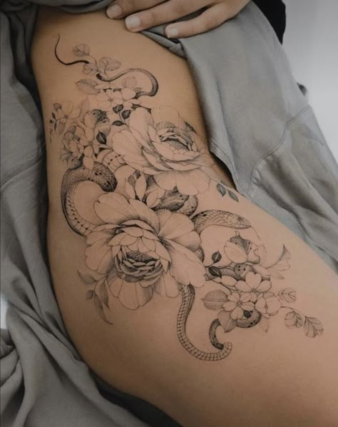 Hip Tattoo Designs, Floral Thigh Tattoos, Hip Thigh Tattoos, Hip Tattoos Women, Inspiration Tattoos, Leg Tattoos Women, Dope Tattoos For Women, Stylist Tattoos, Thigh Tattoos Women