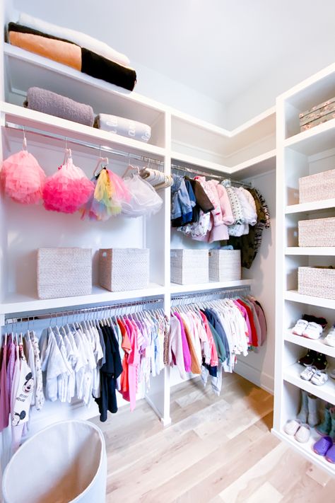 Kids Walk In Closet, Kid Closet, Kids Room Organization, Organization Inspiration, Space Organizer, Organization Kids, Toy Organization, Kids Storage, Toddler Room