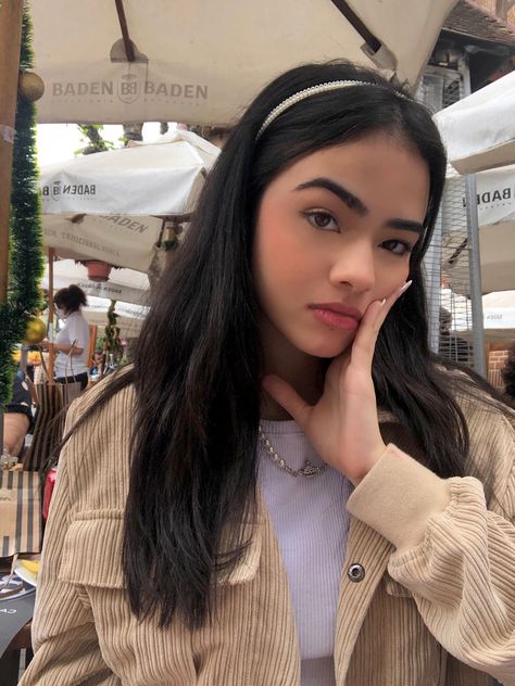 Black Hair With Headband, Brown Photoshoot, Witchy Outfits, Window Reflection, Old Outfits, Headband Outfit, White Headband, Preppy Look, Mid Length Hair