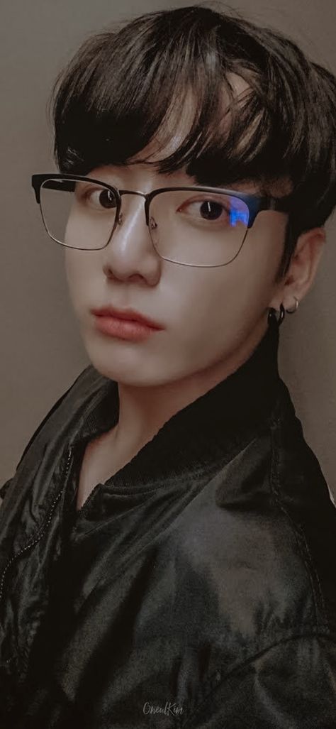 Suga Iphone Wallpaper, Jungkook With Glasses, Bts Glasses, Jungkook Glasses, Twitter Aesthetic, Glasses Aesthetic, Kang Min Hyuk, Glasses Cute, Funny Glasses