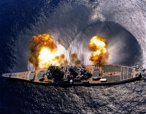 USS Iowa, 1984 [5695x4480] Us Battleships, Uss Iowa, Uss Missouri, Us Navy Ships, Shock And Awe, Military Pictures, Navy Military, Military Photos, United States Navy