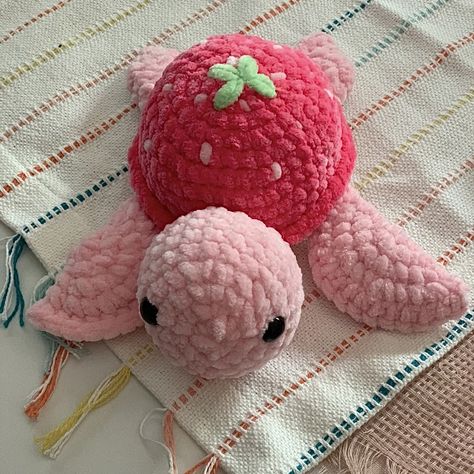 Pink Crochet Plushies, Big Crochet Plushies, Knitting Patterns Free Scarf, Crochet Cat Pattern, Crochet Turtle, Crochet Business, Crochet Design Pattern, Kawaii Crochet, Beginner Crochet Projects