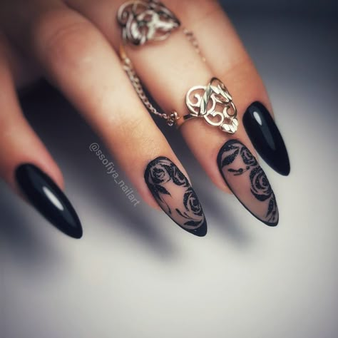 Black Floral Nail Art, Black Bridal Nails Wedding, Fancy Black Nails Classy, Gothic Wedding Nails, Black Tie Nails Classy, Black Lace Nails Designs, Nails To Match Black Dress, Nails With Roses Design, Dark Nail Designs Gothic