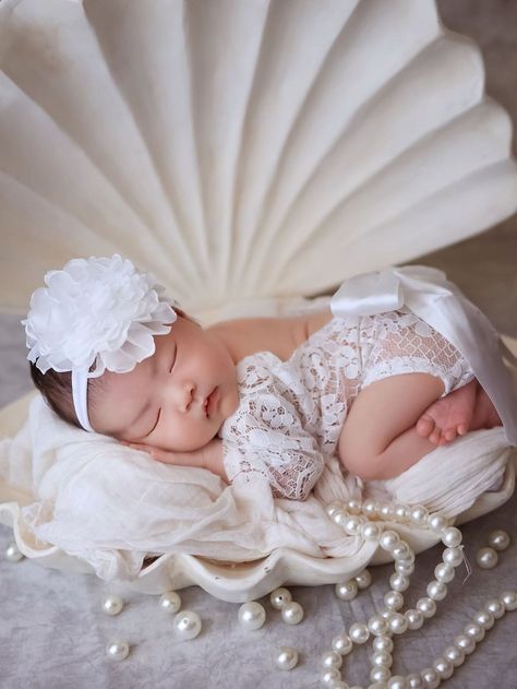 Foto Newborn, Anne Geddes, Newborn Hospital, Newborn Girl Outfits, Newborn Poses, Foto Baby, Newborn Shoot, Baby Portraits, Newborn Baby Photography