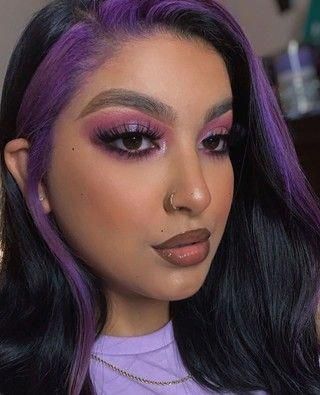 Front Hair Dyed Streaks, Split Dye Hair Ideas, Dye Hair Ideas, Purple Hair Streaks, Split Dye Hair, Color Block Hair, Ombre Hairstyles, Split Dye, 90s Grunge Hair