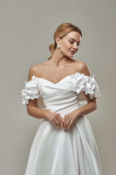 Wedding Dresses Shoulder Bow, Chic Wedding Dress With Voluminous Skirt, Feminine Wedding Dress With Voluminous Skirt, Voluminous Organza Wedding Gown, Chic Voluminous Puff Sleeve Wedding Dress, Long Skirt Dress, White Bridal Dress, Wedding Dress With Corset, Wedding Dress Ivory