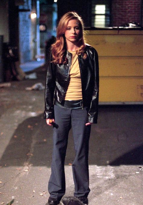 Jenny Calendar Outfit, Sarah Michelle Gellar Outfits, Buffy Style Outfits, Sarah Michelle Gellar 90s Outfits, Faith Buffy The Vampire Slayer Outfits, Buffy Summers Outfits Style, Willow Buffy, 6th Form Outfits, Nineties Fashion