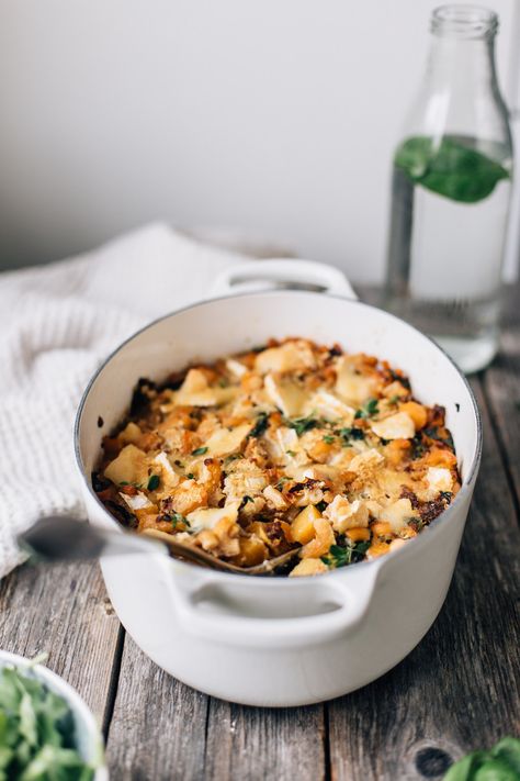 Chickpea Pasta Bake w/ Pumpkin, Spinach & Goat Cheese | tuulia blog Tomatoes And Goat Cheese, Spinach Goat Cheese, Pumpkin Spinach, Goat Cheese Pasta, Salads For A Crowd, Gluten Free Vegetarian Recipes, Pasta Salad Dressing, Bean Pasta, Pumpkin Spice Recipe