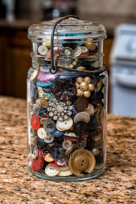 My Ball jar of old buttons   yes, you can send me one of those any time  LOL Vintage Decorating Ideas, Vintage Decorating, Vintage Sewing Notions, Ball Jars, Types Of Buttons, Button Art, Antique Buttons, Button Crafts, Canning Jars