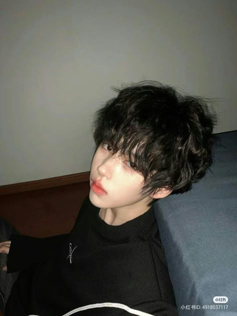 Emo Asian Boy, Asian Boy Haircuts, Black Hair Boy, 3c Hair, Anime Boy Hair, Cute Asian Guys, Fluffy Hair, Short Hair Haircuts