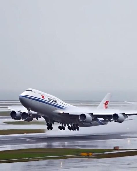 Plane Take Off Runway Video, Boeing 747 Wallpaper, Aeroplane Wallpaper, Aeroplane Video, Plane Takeoff, Airplane Take Off, Plane Videos, Airplane Video, Runway Airport