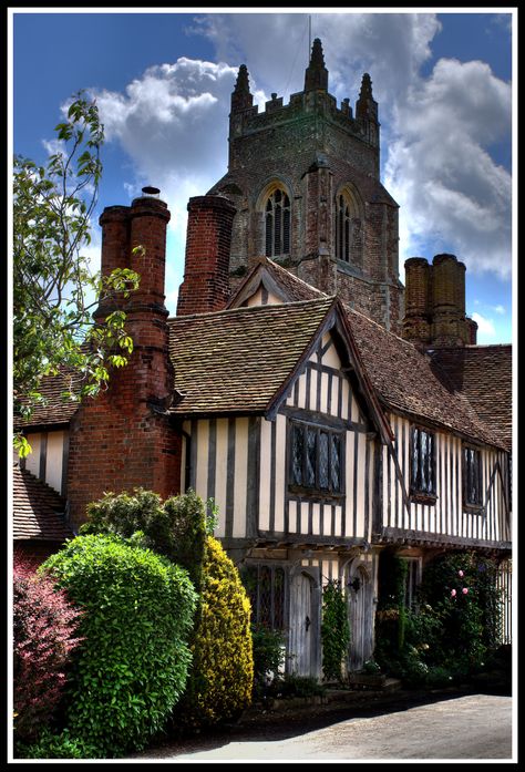 Cottages À La Campagne, Tudor Houses, Suffolk England, Places In England, English Cottages, English Village, East Anglia, Thatched Cottage, Tudor House