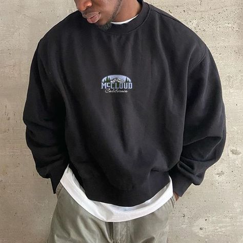 Excellent I loved this color has been good for me. Vintage Outfit Male, Men Pullover Outfit, Black Crew Neck Outfit, Basic Guy Outfits, Mens Style Aesthetic, Mens Clothing Winter, Trendy Mens Fashion Streetwear, Men Vintage Outfits, Men Aesthetic Outfits