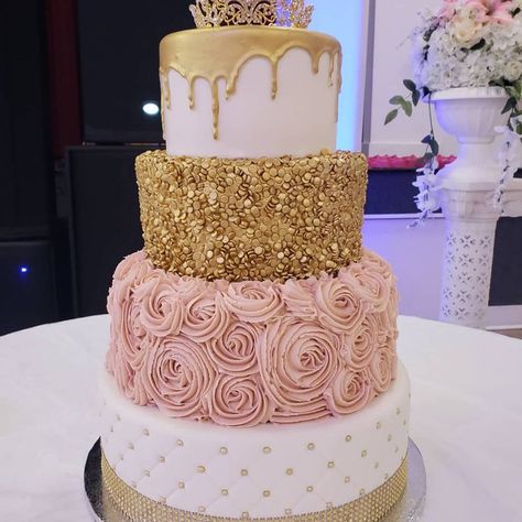 Quince Gold and Pink Rose Cake Pink Rose Cake, Quince Cakes, Quince Cake, Pink Quince, Quinceanera Cakes, Sweet 16 Birthday Cake, 16 Cake, Sweet 16 Cakes, 16 Birthday Cake