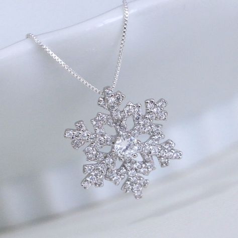 Snowflake Necklace Aesthetic, Winter Bridesmaid, Cosmic Jewelry, Gold Butterfly Ring, Snowflake Jewelry, Winter Necklace, Silver Necklace Chain, Snowflake Necklace, Stylish Nails Designs