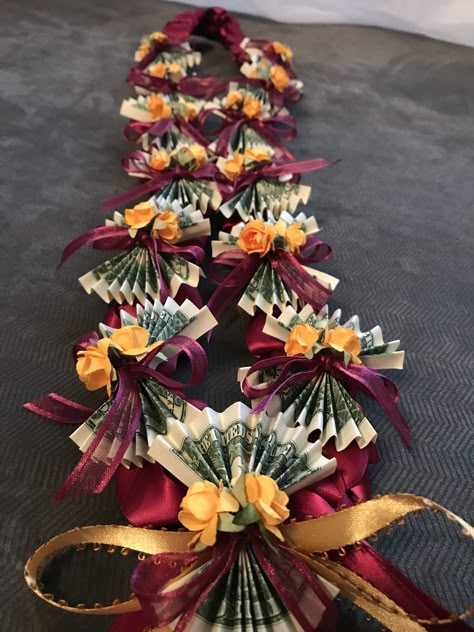 Money Leis For Graduation, Leis For Graduation, Graduation Leis Diy Ribbons, Money Lei Diy, Grad Leis, Graduation Leis Diy, Money Folding, Lei Ideas, Graduation Money Lei