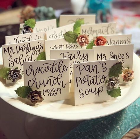 Peter Pan Wedding, Peter Pan Neverland, Peter Pan Nursery, Peter Pan Party, Disney Baby Shower, Shower Food, Baby Shower Planning, Baby Shower Fun, Outside The Box