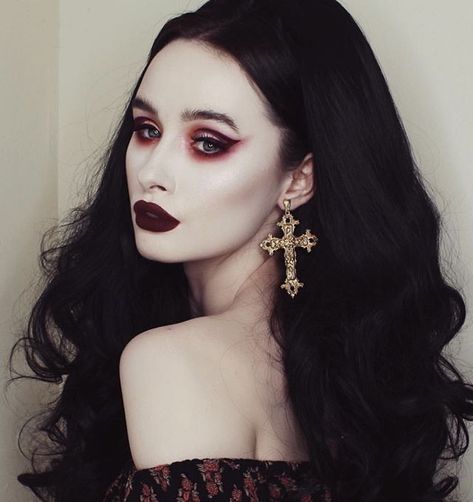 Fantasy Make-up, Red Eye Makeup, Vampire Makeup, Smink Inspiration, Alternative Makeup, Red Makeup, Gothic Makeup, Goth Makeup, Dark Makeup