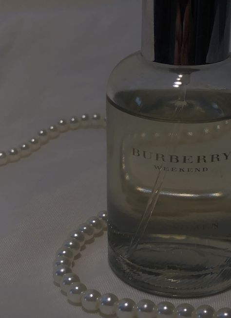 Burberry Weekend Perfume, Weekend Perfume, Weekend Aesthetic, Burberry Weekend, Perfume Aesthetic, Burberry Perfume, Celebrity Perfume, House Smell, Fresh Fragrances