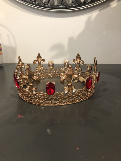 Red Quince, Royalty Core, Crown Aesthetic, Fairy Crown, Tiaras Jewellery, Royal Crowns, Queen Crown, Medieval Clothing, Crown Royal