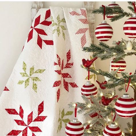 Southern Fabric Quilting on Instagram: “Is everyone still enjoying their tree or have you taken it down? Thank you @thepatternbasket. The pattern is called Peppermint Twist by…” Twist Quilt Pattern, Christmas Details, Feather Quilt, Christmas Quilt Patterns, Red And White Quilts, Fat Quarter Quilt, Holiday Quilts, Star Quilt Patterns, Winter Quilts