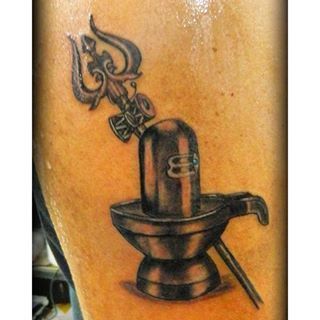 shivling tattoo Religion Tattoo, Religion Tattoos, Trishul Tattoo Designs, Trishul Tattoo, Baby Tattoo Designs, God Tattoo, Buddha Tattoos, Shiva Tattoo Design, Om Tattoo