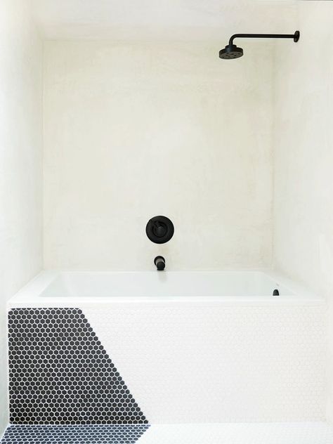 black penny tile tub ideas Tile Accent Wall Bathroom, Tile Accent Wall, White Mosaic Tiles, Diy Bathtub, Ford Interior, Bathtub Tile, Tub Ideas, Penny Tile, Tub Tile