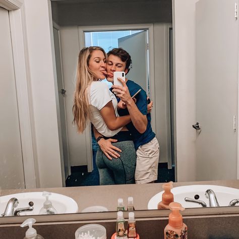 Mirror Poses With Boyfriend, Cute Couple Pics Mirror Bathroom, Cute Mirror Pics With Boyfriend, Mirror Pictures With Boyfriend, Mirror Pics With Boyfriend, Pics With Boyfriend, Beach Selfies, Cute Goals, Cute Couple Pics