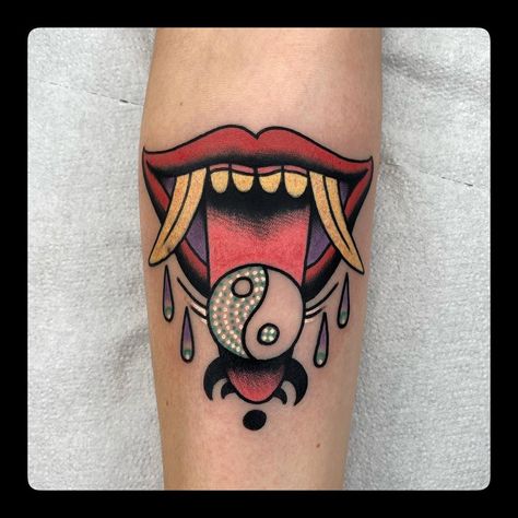 Yin Yang Traditional Tattoo, Traditional Ying Yang Tattoo, Eclipse Ideas, Ying Yang Tattoo, Smile Tattoo, Yang Tattoo, Yin Yang Tattoos, Traditional Tattoo Art, E Tattoo