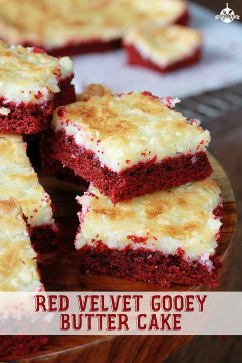 Red Velvet Gooey Butter Cake Velvet Desserts, Red Velvet Desserts, Ooey Gooey Butter Cake, Gooey Cake, Gooey Butter Cake, Monkey Bread, Köstliche Desserts, Butter Cake, Velvet Cake