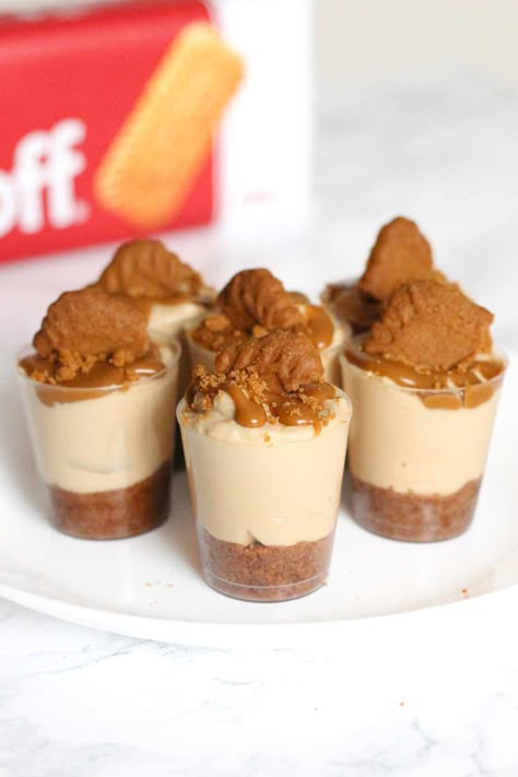 Easy Lotus Biscoff Cheesecake Shots - EatCookBake | Quick And Easy Dessert Recipes No Bake Biscoff Cheesecake Cups, Biscoff Mini Cakes, Cheesecake Shooters No Bake, Mini Pumpkin Desserts, No Bake Cheesecake Cups, Cheesecake Shots, No Bake Biscoff, Quick And Easy Dessert Recipes, Mini No Bake Cheesecake