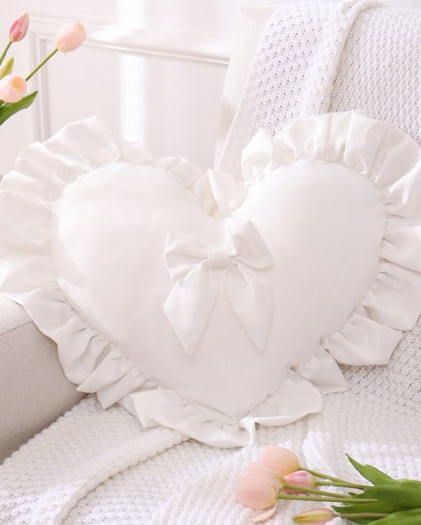 Bow Ruffled Heart-Shaped Pillow Pink And White Pillows Bed, White Bed With Pink Pillows, Cute Astetic Pillows, Cute White Throw Pillows, Cute Seat Cushion, White Velvet Pillow, Cheap Dorm Room Decor, V Pillow, Cute Pillows Pink