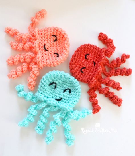 Mini Crochet Jellyfish - Repeat Crafter Me Bernat Super Value Yarn, Crochet Jellyfish, Crochet Amigurumi Patterns, Crocheted Jellyfish, Repeat Crafter Me, Crochet Fish, Mini Crochet, Crochet Applique, Crochet Bunny