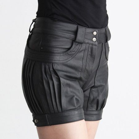 Skin Graft Pleated Leather Shorts. These short are 60% off! Click the picture to see what sizes we have! Monochrome Wardrobe, Steampunk Shorts, Random Clothing, Casual Steampunk, Alt Indie, Skin Grafting, Fashion Dark, Fashion Reference, Genderless Fashion