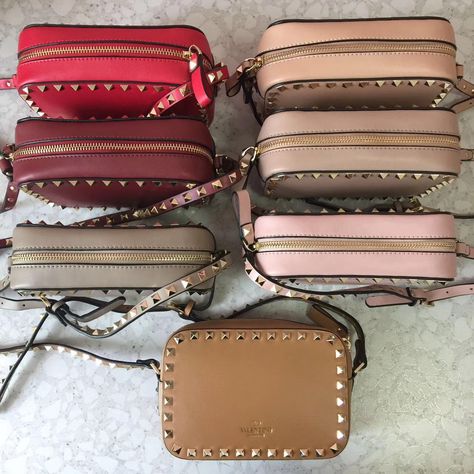 Valentino Rockstud Bag, Body Camera, Valentino Rockstud, Valentino Bags, Im Awesome, Tote Backpack, Coach Dinky Crossbody, Camera Bag, Cross Body