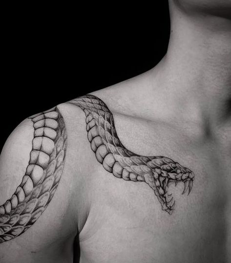 ᴀʟɪᴄɪᴀ on Instagram: "Coiled snake on Bryan's shoulder. Completed in 2 sittings. - This piece wasn't an easy feat right from the start; the stenciling was the tricky part. About 20-30% of the piece was freehanded- the circular coil right up at the edge of the shoulder was the hardest to get right😵‍💫 There was a whole lot of vision & trust that had went down and i've thoroughly enjoyed the entire process of this piece. Thank you bryan! Hope you love your new snake buddy as much as i do! 😸 - Sw Coiling Snake Tattoo, Copper Head Snake Tattoo, Coiled Snake Tattoo, Snake Tattoo Men, Alchemy Tattoo, Chain Tattoo, Tarot Tattoo, Coiled Snake, Snake Tattoo Design